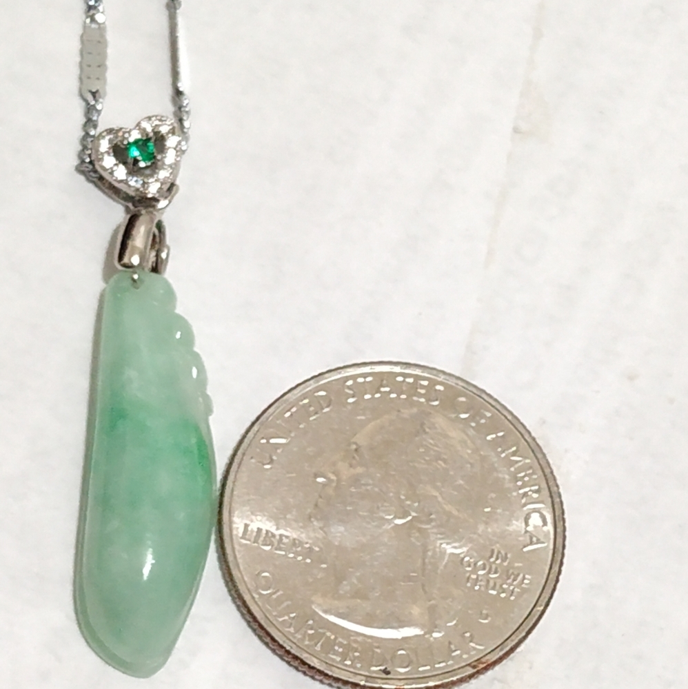 Authentic type a lucky green jade pendant necklace - Picture 2 of 3